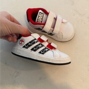adidas Kids White, Black and Red Spider-Man Velcro Sneakers